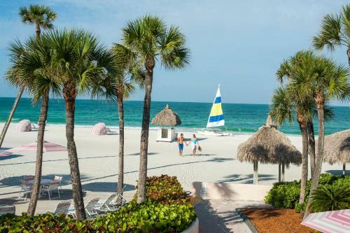 Hotel Sandcastle Resort At Lido Beach