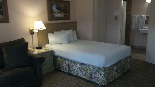 Hotel Sandcastle Resort At Lido Beach