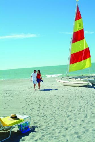 Hotel Sandcastle Resort At Lido Beach
