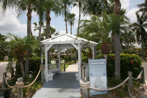 Hotel The Capri At Siesta