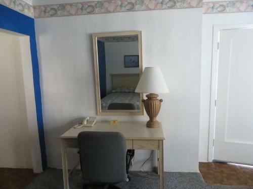 Royal Palms Motel