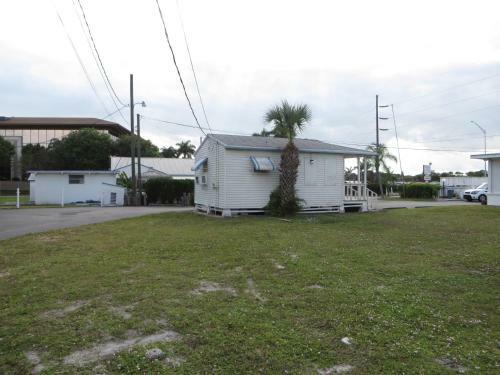 Royal Palms Motel
