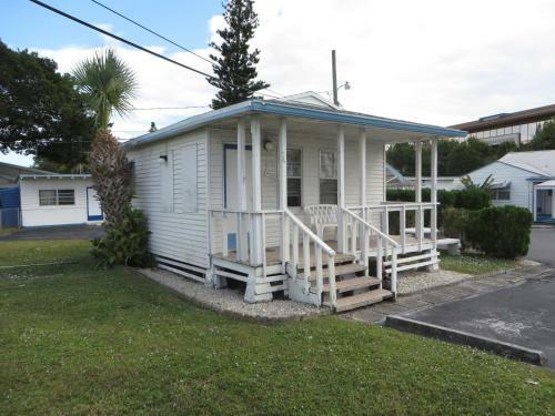 Royal Palms Motel
