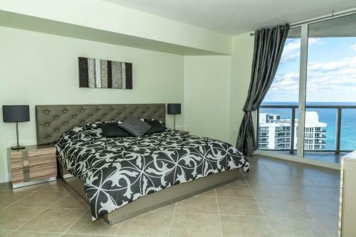 Apartamentos La Perla Condominium On The Beach