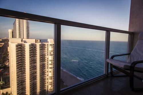 Apartamentos La Perla Condominium On The Beach