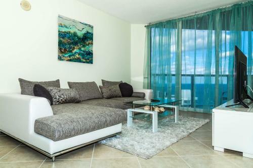 Apartamentos La Perla Condominium On The Beach