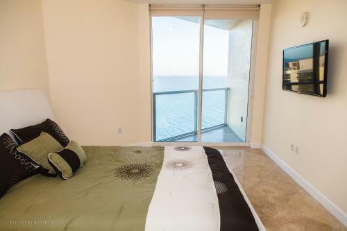 Apartamentos La Perla Condominium On The Beach
