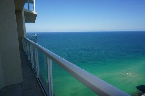 Apartamentos La Perla Condominium On The Beach