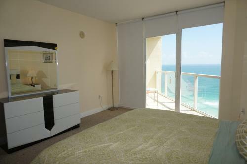 Apartamentos La Perla Condominium On The Beach