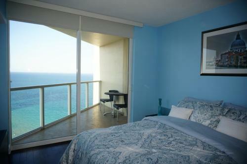 Apartamentos La Perla Condominium On The Beach