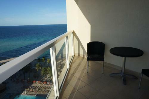 Apartamentos La Perla Condominium On The Beach