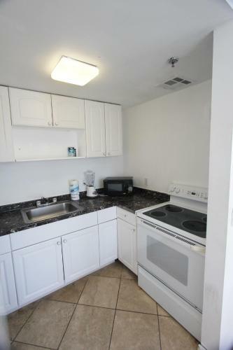 918 Ocean Drive Apartments