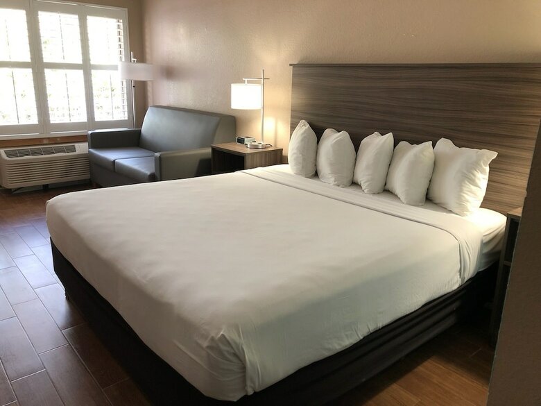 Hotel Vero Beach Inn & Suites