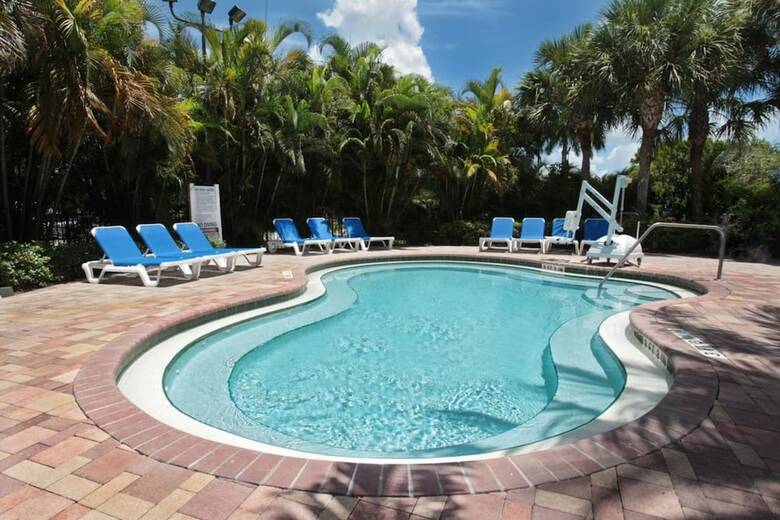 Hotel Vacation Village At Weston