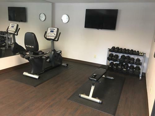 Hotel Comfort Suites At North Point Mall