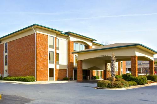 Hotel Comfort Suites At North Point Mall