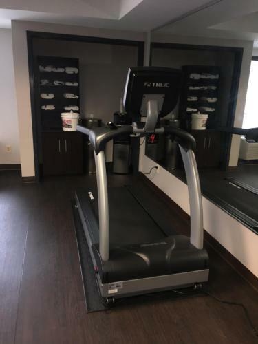 Hotel Comfort Suites At North Point Mall