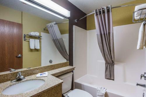 Motel 6 Canton