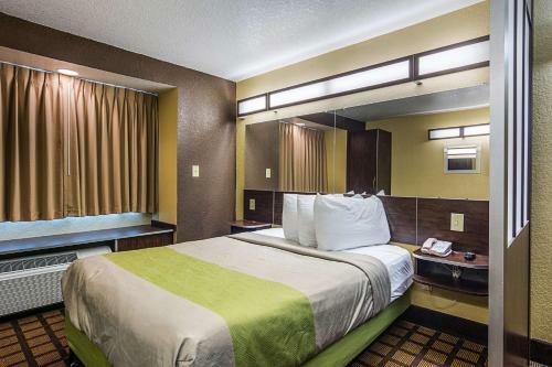 Motel 6 Canton