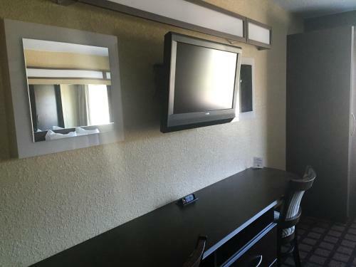 Motel 6 Canton