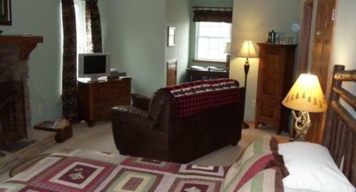 Long Mountain Lodge Bed & Breakfast