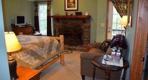 Long Mountain Lodge Bed & Breakfast