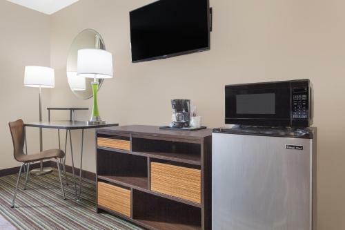 Hotel Super 8 By Wyndham Columbus Airport