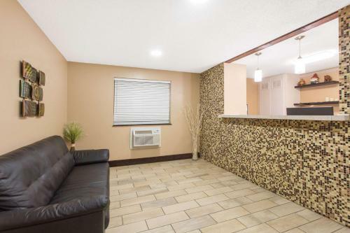Hotel Super 8 By Wyndham Columbus Airport