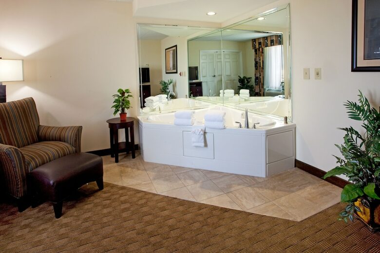 Hotel Holiday Inn Express Columbus At Northlake