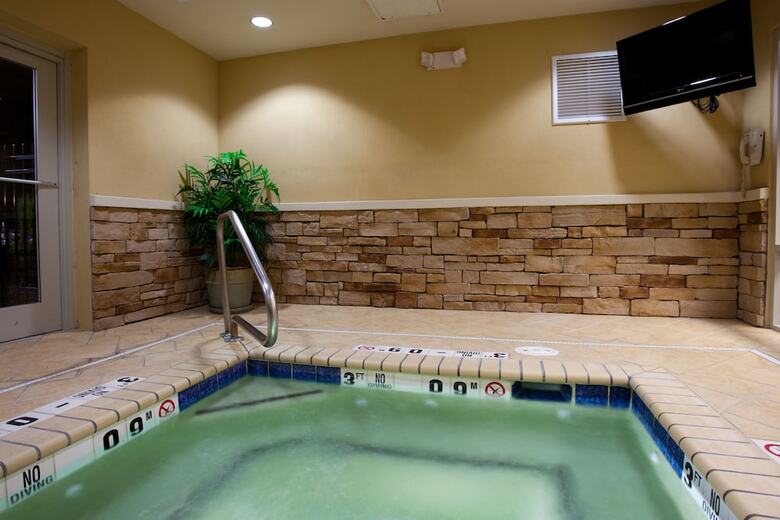 Hotel Holiday Inn Express Columbus At Northlake