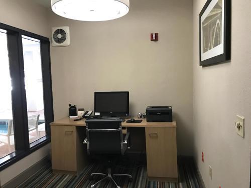 Hotel Country Inn & Suites By Radisson, Dalton, Ga