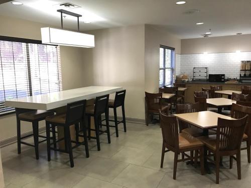 Hotel Country Inn & Suites By Radisson, Dalton, Ga