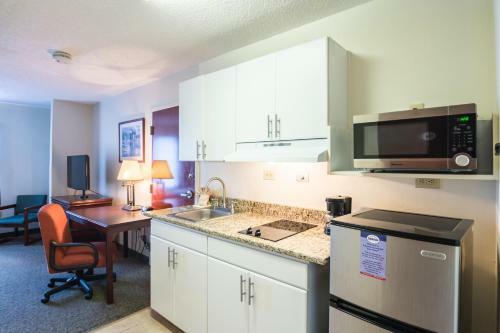 Suburban Extended Stay Hotel Duluth