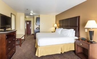 Holiday Inn Express Hotel & Suites Hinesville
