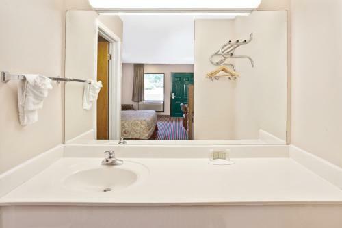 Motel Super 8 Marietta