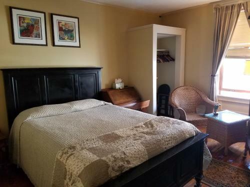 Burbankrose Inn Bed & Breakfast
