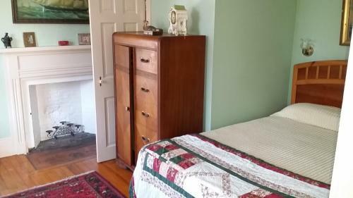 Burbankrose Inn Bed & Breakfast