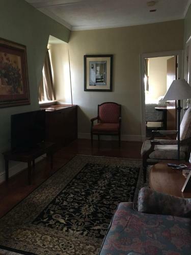 Burbankrose Inn Bed & Breakfast