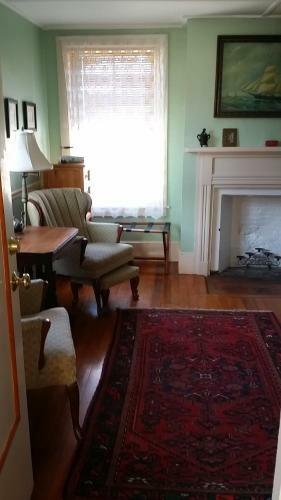 Burbankrose Inn Bed & Breakfast