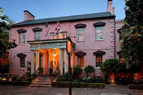 Bed & Breakfast Planters Inn On Reynolds Square