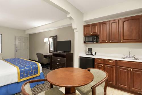 Motel Days Inn & Suites Midtown