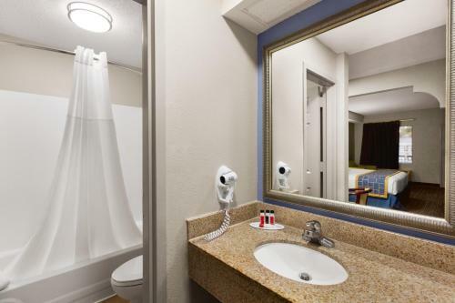 Motel Days Inn & Suites Midtown