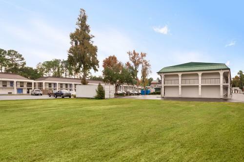 Motel Days Inn & Suites Midtown