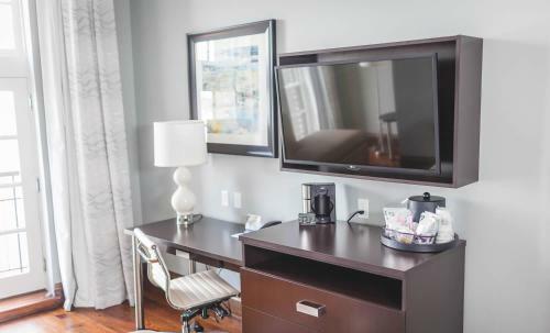 Cotton Sail Hotel Savannah Riverfront