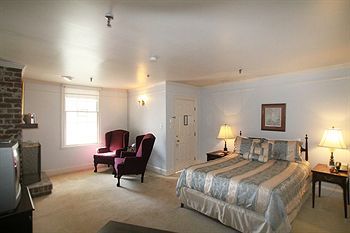 Hotel 17 Hundred 90 Inn And Restaurant