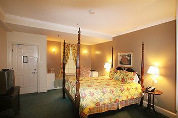 Hotel 17 Hundred 90 Inn And Restaurant