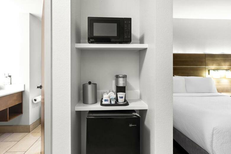 Holiday Inn Express Hotel & Suites Savannah Midtown