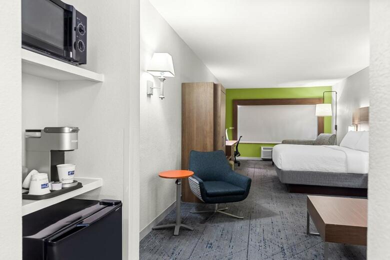 Holiday Inn Express Hotel & Suites Savannah Midtown