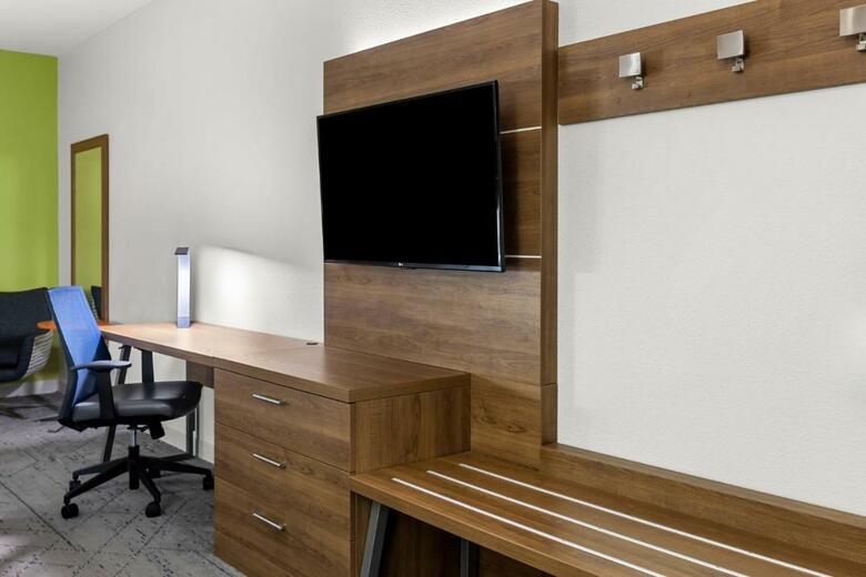Holiday Inn Express Hotel & Suites Savannah Midtown