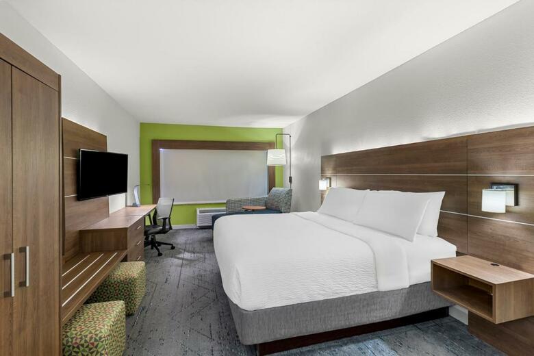 Holiday Inn Express Hotel & Suites Savannah Midtown